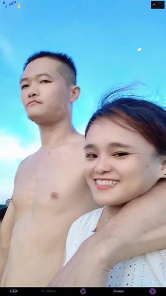 非得做顺从的玫瑰?做带刺的野蔷薇不可以吗?