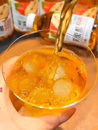 平时不爱喝太甜的饮料,那就试试这款无糖苹果醋吧!酸甜可口,清爽又好喝,关键是现在这个价格太划算了,#苹果醋 #好喝不贵 #口感非常好 #夏日饮品