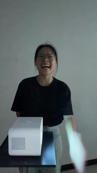 0202L2 投影仪实拍,刚开始觉得300多打水漂了,到手后发现效果出乎意料的好#投影仪#投影仪推荐#投影仪