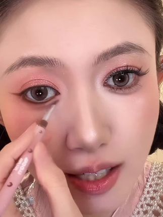真的挖到宝了!新手也可以轻松画出眼线#眼线胶笔 #手残党画眼线 #秒变大眼睛#化妆技巧 #欧丝爱眼线胶笔