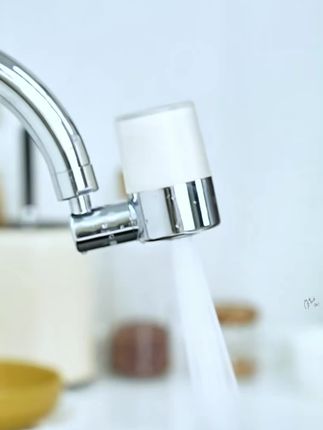 还在用普通水龙头洗碗吗?不仅水花四溅,而且长期使用还会堵塞。快试试这个防溅水龙头延伸器吧!它采用多角度可调的设计,搭配绵密微气泡出水模式,可以有效避免#水龙头延伸器 水花飞溅的问题。而且它的增压效果很好,即使是小水压也能实现强劲水流,家里有老人小孩的一定要备上一个!@DOU+小助手 @DOU+好生意 #好物推荐🔥 #卫生间好物 #卫生间装修 #水龙头过滤器
