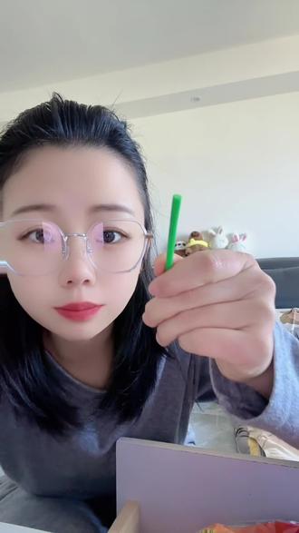 一吃就能吃出来,口感很好,没有那种齁甜的味道,基本它都是酸酸甜甜的,很有味,越嗦越想嗦#水果棒棒糖