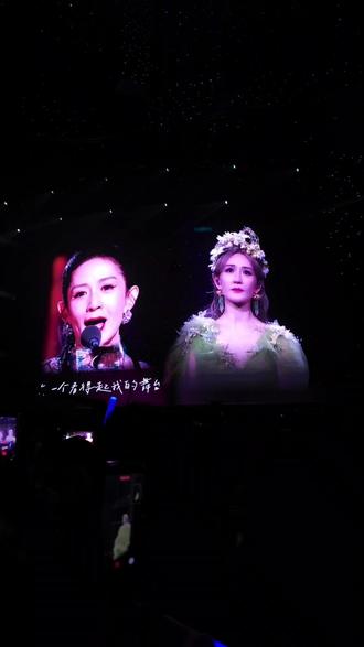 是什么让我遇见这样的你,梦回乘风2023,真诚娜无敌了#谢娜 #谢娜演唱会