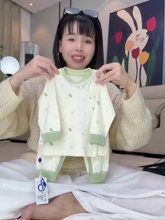立秋后早晚天气凉,终于找到了这种舒服又方便穿脱的#秋衣裤套装,A类100棉的柔软无骨,高腰护肚不怕着凉,裆部按扣更换纸尿裤太方便了#宝宝秋衣秋裤套装 #面料柔软舒适#婴幼儿服饰#宝宝衣服