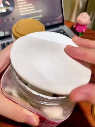 好吃爱吃酸酸甜甜的冻干草莓!满满一大罐到手才这个价~~ 晚上追剧当个休闲小零食真的太合适啦!#冻干草莓 #零食推荐 #追剧零食 #巧克力 冻干草莓脆巧克力涂层冻干水果干孕妇解馋小零食网红草莓干冻干