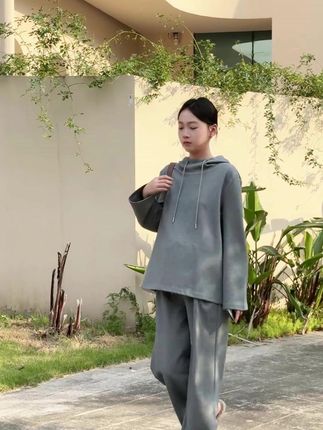 孕期穿的酷一点,听歌嗲一点,热爱多一点,自己过得快乐舒服就好#孕妇装 #ZHAH