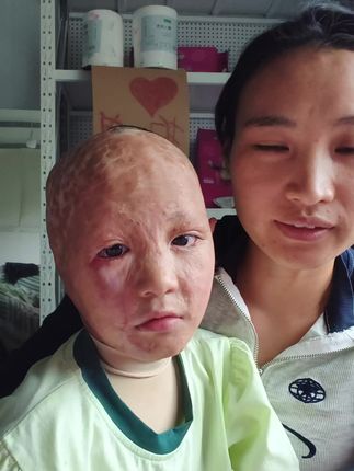 不是找不到工作,而是不知到到底有什么工作能兼顾上我的孩子,和孩子这山高的码尼!做梦都梦不到呀!我到底该怎么做呢!