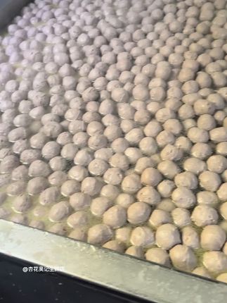 新鲜牛丸出炉啦,都是纯牛制作的 #谁懂这一口的好吃程度 #妈呀太香了 #好吃到停不下来 #地方特色美食 #欢迎新老客户的光临