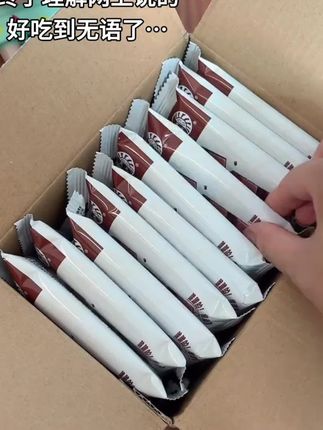 冻啃脆巧坚果巧克力,真的嘎嘎好吃!快去试试吧!#巧克力 #谁 懂这一口的好吃程度 #神仙吃法