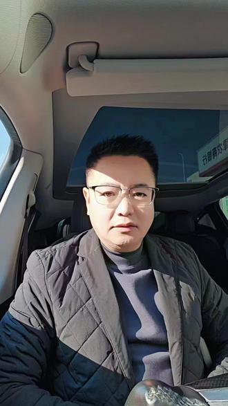 巴黎世家丧葬风头巾,我敢说在天津一条也卖不出去