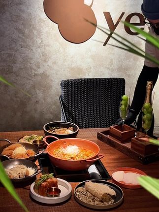 幸福就是带你去吃顿云贵料理yeego😍 #氛围感餐厅打卡 #南京旅游攻略 #野果 #南京美食 #云贵料理
