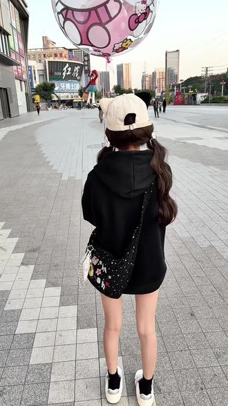 她开着邻居家的toyota追着日落#穿搭 #走拍