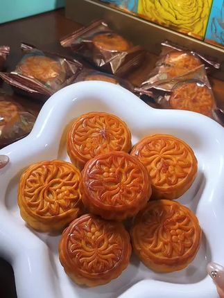 #软糯香甜 #新鲜出炉 #强烈推荐 #实拍 稻香村月饼礼盒#这也太好吃了