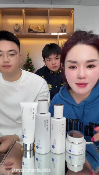 好多姐妹从大牌换成我家四件套,能得到大家的认可真的太荣幸了,没用过的可以试试这款美白补水提亮淡斑祛斑紧致组合洗面奶水乳霜组合套组四件套#水乳 #水乳套装 #美白淡斑 #超便宜超划算 #补水提亮