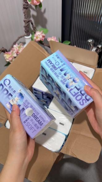 我竟然买到了比#云柔巾 更好用的#牛乳纸 ,里面不仅添加了保湿因子,还添加了牛乳精华,又软又厚实,现在价格很合适,刷到姐妹多囤点! #生活用纸#轻小柔保湿乳霜纸