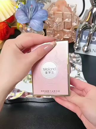 姐妹们,9.9米口红有两个颜色#不沾杯不掉色 #口红 #强烈推荐 #好物推荐🔥 #平价彩妆 @DOU+上热门
