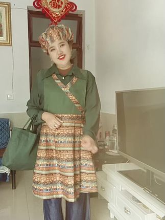 统一回复!友友们早上好!民间小调《大嫂卖饺子》这个调调太好听了。感谢大家的支持与陪伴,祝大家开心快乐每一天!