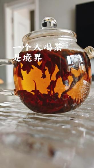 #每日一茶饮
沏一壶红茶🍵