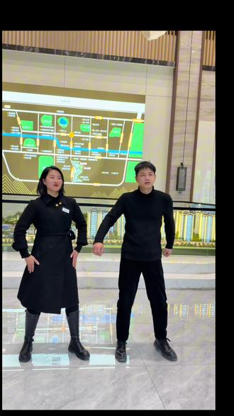 很火的郭富城鲨鱼舞,我也想试试,现学现卖,献丑了🫢#舞搭子日常尬舞 #鲨鱼舞