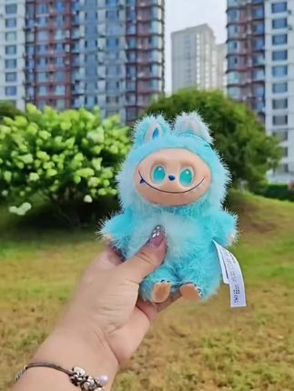 谁能拒绝这么可爱的LABUBU啊!它真的好乖啊,摸起来软绵绵的,手感超好,让人忍不住想抱抱。#拉布布 #毛绒玩具 #好物分享