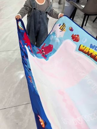 终于给孩子找到这种超大的水画布,可以放开手脚尽情的享受涂鸦的乐趣,也没有清洁负担,水干了还可以重复画#儿童玩具