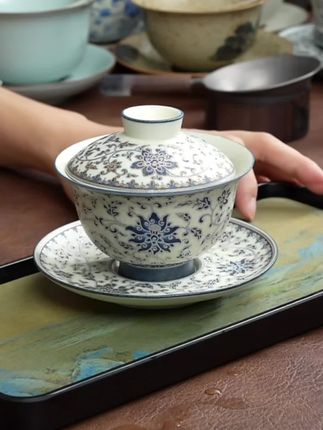 你今天喝茶了吗?高档泡茶碗带盖茶具,茶几泡茶青花缠枝莲三才盖碗,茶几茶具#茶碗#盖茶碗#盖碗茶杯#茶生活#盖碗