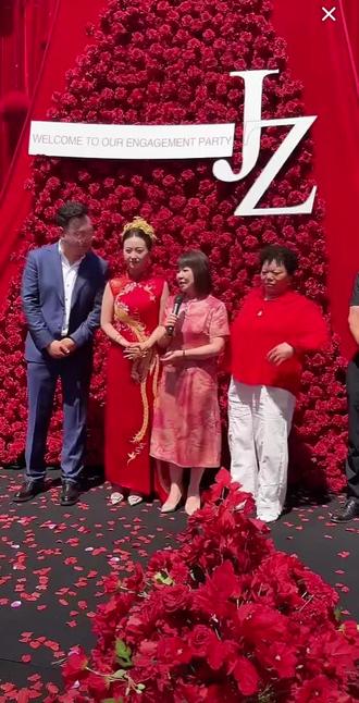 宁宁和腾飞订婚啦! @晋老二30号订婚发喜糖现场大舞台