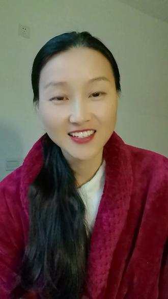 一个家最好的风水,就藏在这三句话里 家庭和睦,才是人最大的幸福。家不是战场,不必争个输赢;家不是棋盘,无需处处算计。真正聪明的人,懂得用感恩去滋养,用言语去温暖,用行动去守护。记住这三点,把日子过得热气腾腾。#家庭#情感 #人生感悟 #幸福#佳鑫Mall