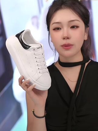 Daphne/达芙妮琥珀流光风真皮小白鞋2025秋爆款厚底增高休闲女鞋#爆款热卖中 #好鞋推荐 #小白鞋 #好穿又累脚 #谁穿谁好看