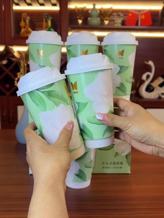 香飘飘茉莉轻乳茶饮品还没尝试吗?奶茶新品,网红饮品茉莉奶茶#夏日饮品 #饮料 #零食推荐 #女生必备 #茶饮