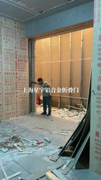 商场铝合金折叠门#安装现场 #支持定做各种尺寸 #施工现场实拍 #店面装修