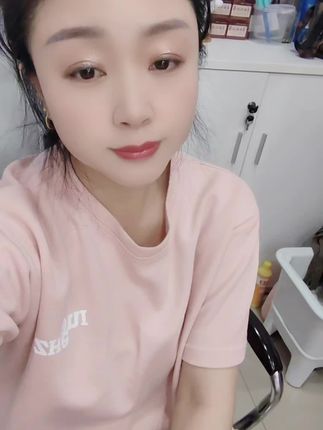 人生最大的无奈,是明明看清了很多人,却不能轻易翻脸。焕妍说,胶原水光喷雾,补水提亮肤色效果特别好,需要的点击下方小黄车😊😊*͈ᴗ͈ˬᴗ͈ෆ。