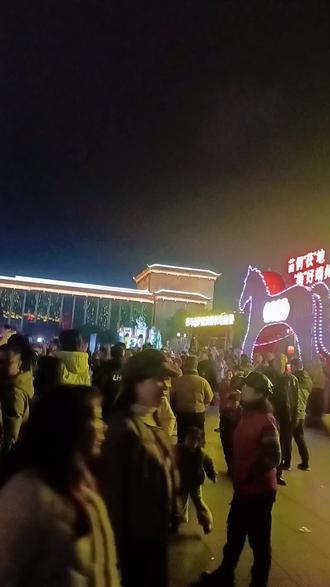 大年初八打铁花表演观看节目