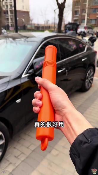 轮胎卡石子不仅会加速轮胎磨损 跑高速还有爆胎风险,车上备个 #轮胎清石钩 真的很好用! #清石钩 #汽车好物 #有车必备