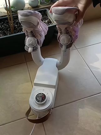 #烘鞋机干鞋器 天要冷了,家里备上一个这样的烘鞋器再也不怕鞋凉不干了#烘干鞋器#烘干鞋神器 #干鞋器