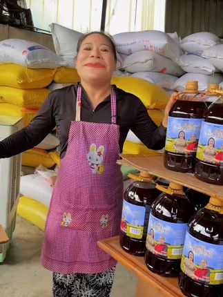 四川菜籽油传统压榨非转基因纯菜籽油精选纯正自然#精选菜籽油 #四川菜籽油 #传统压榨菜籽油 #非转基因菜籽油 #菜籽油推荐