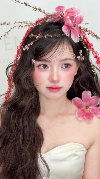 化妆师必学!春日韩系甜妹蛋卷发型教程 🌷郁金香搭配斜刘海,尊嘟太减龄了~
#广州化妆培训 #广州学化妆 #化妆师进修 #鲜花造型 #蛋卷头