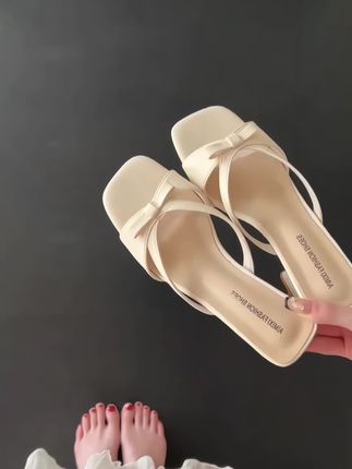 #高级感凉拖 #夏季凉鞋 #网红拖鞋 #美鞋搭配