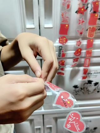 #国旗贴纸 马上就到国庆节了,提前给孩子备上这个提高节日氛围的#国旗脸贴 贴脸上,衣服上,手机上,平板上都可以#国庆 1