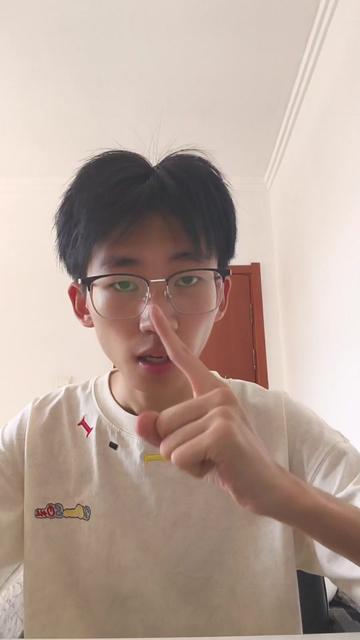 东南大学转专业分享
不同人对于转专业难度的看法不一 学长在这里综合了身边几位朋友的看法 结合自己的亲身经历 得出视频里的内容
但难度本身是需要你根据自身的情况去评估的
转专业考试不是一件轻松的事情 需要你付出很多 同时机遇和风险并存 考虑清楚后要全力以赴
#大学 #大学转专业 #转专业#东南大学