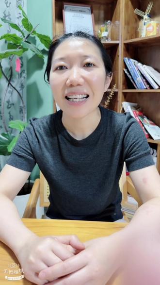 🔥 馒头蒸多久?一张表搞定 馒头蒸多久才熟?蒸少了夹生,蒸多了发黄——今天直接给你一张时间表👇
⏱ 30g→蒸10分钟,焖3分钟
⏱ 50g→蒸12-14分钟,焖3-5分钟
⏱ 70-80g→蒸15-17分钟,焖3分钟
⏱ 100g→蒸19-20分钟,焖3分钟
⏱ 120-130g→蒸25-30分钟,焖5分钟
⏱ 150g→蒸30-35分钟,焖5分钟
⚠️ 彩色面团建议用中火,时间缩短一点,避免氧化变色
💡 时间仅供参考,每家灶具火力不同,建议自己测一次记录下来,下次直接用!
先收藏⭐ 下次做馒头直接来查!
你家馒头一般做多少克?评论区聊聊👇
#蒸馒头 #馒头蒸多久 #馒头教程 #新手烘焙 #烘焙技巧