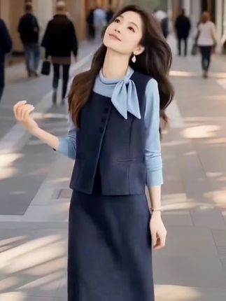 #穿搭 #每日穿搭 #早秋冷冽又随性的气质穿搭 #说好的随便穿穿去看秀 #说好的随便穿穿呢