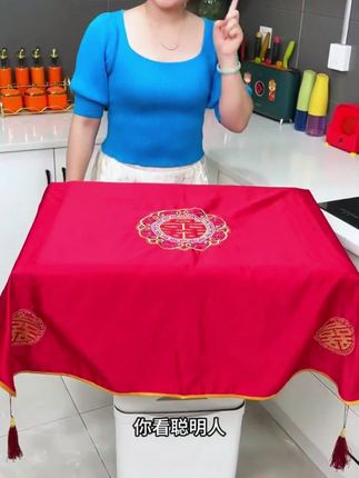 厨房锅盖没地方放的,可以入手一个这款硅胶锅盖沥水垫,小缝就可以放进去,锅盖,菜板,炒菜勺,锅铲等都可以放上去#窄缝锅盖收纳垫