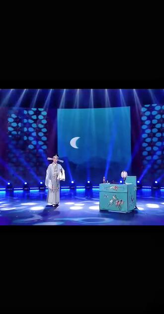 黄梅戏《陈州怨》选段“一弯新月挂半天”
演唱:安徽省黄梅戏剧院 袁伟#黄梅戏经典唱段 #谁说戏曲不抖音 #弘扬戏曲文化