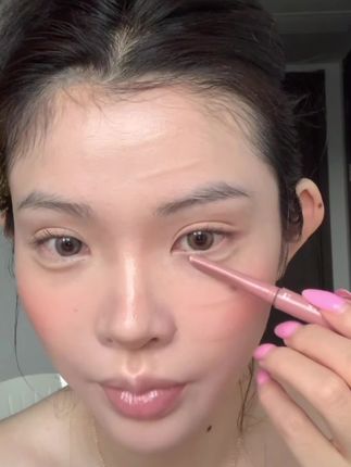 一笔搞定妈生粉蚕卧蚕!!这下再也不会找不准位置了~#卧蚕#平价彩妆 #双头卧蚕笔 #美妆好物#季节会变爱意永恒