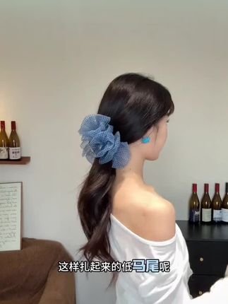 超显白~蓝色格纹泡泡纱云朵抓夹女夏季气质盘发鲨鱼夹高级感发饰#泡泡抓夹 #云朵抓夹 #气质盘发夹 #鲨鱼夹 #高级感发饰