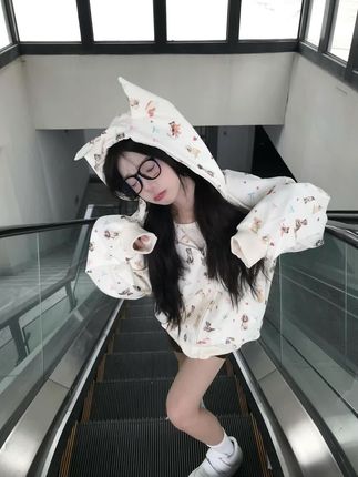 复古满印小狗耳朵长袖连帽开衫卫衣女秋季慵懒风宽松休闲百搭外套#女装#卫衣外套#开衫卫衣外套 #连帽卫衣外套女