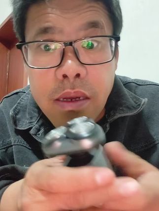 大家慢慢看完这个视频 一款非常好用的刮胡刀