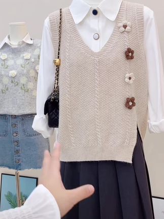 秋季新款小清新花朵V领针织马甲女2025韩版休闲百搭叠穿坎肩#马甲#甜美穿搭