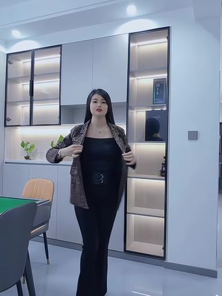 路是自己选的,每个人都要为自己的选择买单,没有输赢,只有值不值得。任何经历过的事情, 不是得到,就是学到。我们需要反省的是自己的 眼光和见识#穿搭 #西装外套 #高级感穿搭 #洋气减龄 #谁穿谁好看